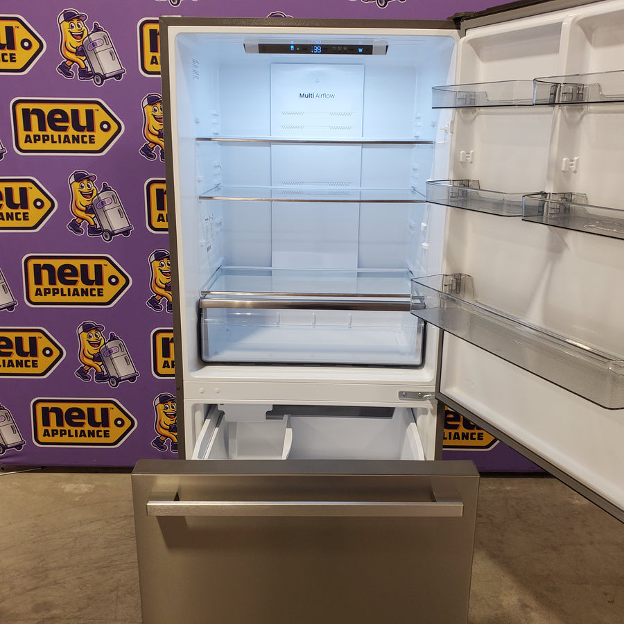 Hisense 33" Wide Counter Depth ENERGY STAR 17.2-cu ft Bottom-Freezer Refrigerator with Ice Maker in Fingerprint Resistant Stainless Steel 22136SD344 - HRB171N6BSE - Scratch & Dent (Minor)