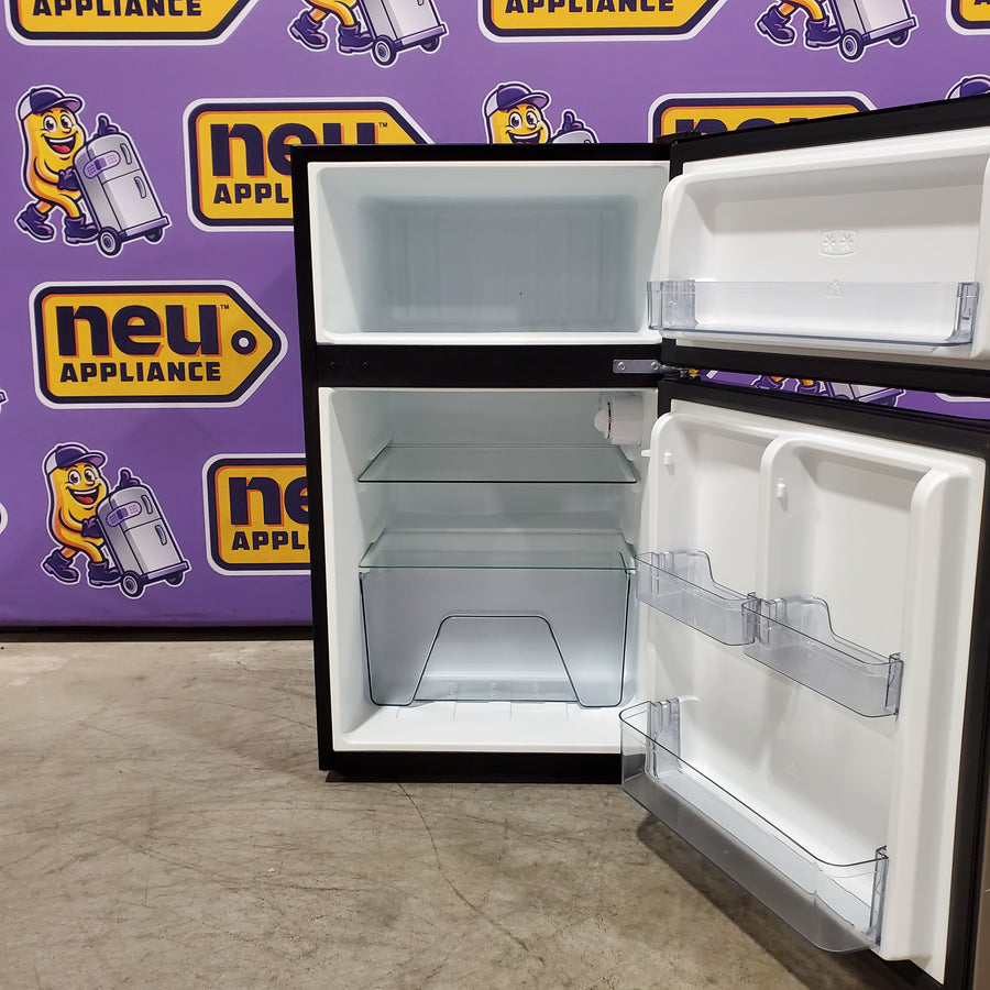 Magic Chef 3.1 cu. ft. 2-Door Mini Refrigerator with Freezer and Can Dispenser 251315SD1081 - HMDR31GSE - Scratch & Dent (Minor)