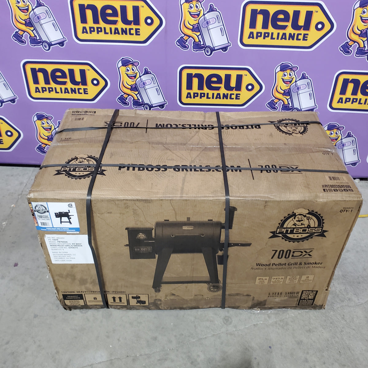 Pit Boss 700 DX Series 740-Sq. in Black Pellet Grill PB700DX - Open Box
