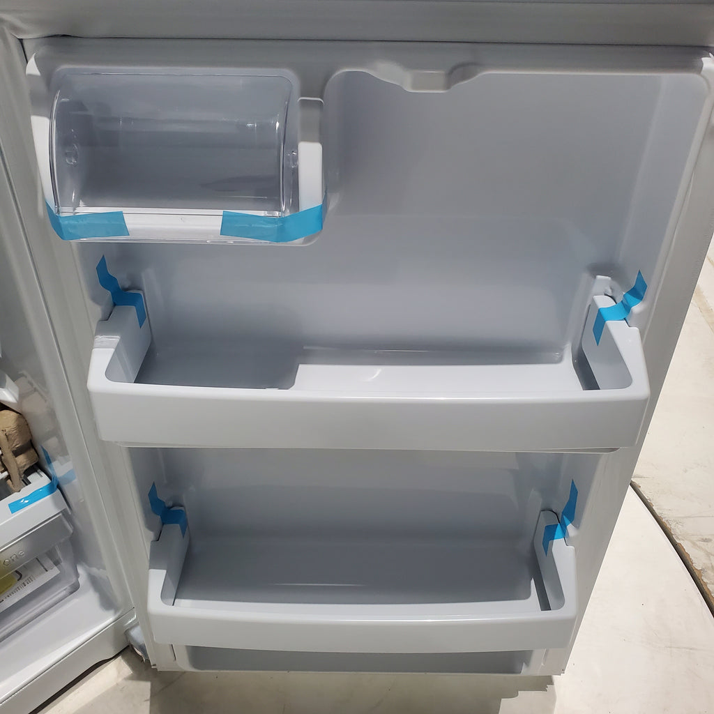 Pictures of White GE 16.6 Top Freezer Refrigerator with Reversible Hinges - Scratch & Dent - Moderate - Neu Appliance Outlet - Discount Appliance Outlet in Austin, Tx