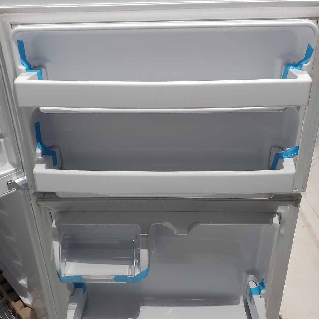 Pictures of White GE 16.6 Top Freezer Refrigerator with Reversible Hinges - Scratch & Dent - Moderate - Neu Appliance Outlet - Discount Appliance Outlet in Austin, Tx