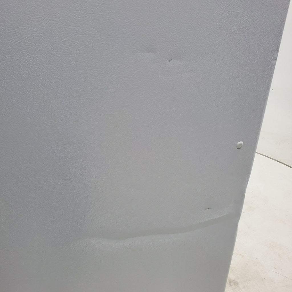 Pictures of White GE 16.6 Top Freezer Refrigerator with Reversible Hinges - Scratch & Dent - Moderate - Neu Appliance Outlet - Discount Appliance Outlet in Austin, Tx