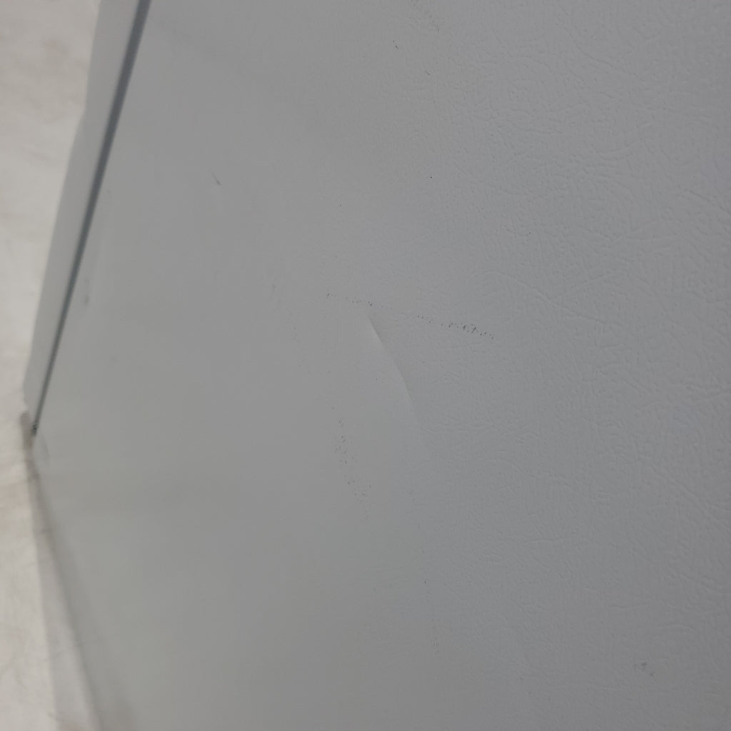 Pictures of White GE 16.6 Top Freezer Refrigerator with Reversible Hinges - Scratch & Dent - Moderate - Neu Appliance Outlet - Discount Appliance Outlet in Austin, Tx