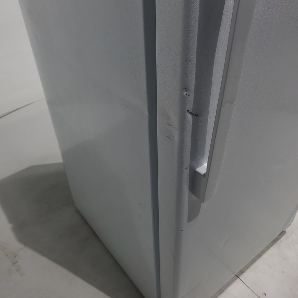 Pictures of White GE 16.6 Top Freezer Refrigerator with Reversible Hinges - Scratch & Dent - Moderate - Neu Appliance Outlet - Discount Appliance Outlet in Austin, Tx