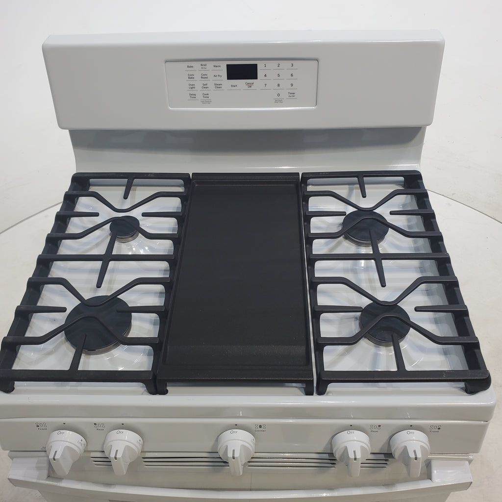 Pictures of White GE 5.0 cu. ft. 5 Burner Freestanding Gas Range with No Preheat Air Fry - Scratch & Dent - Minor - Neu Appliance Outlet - Discount Appliance Outlet in Austin, Tx