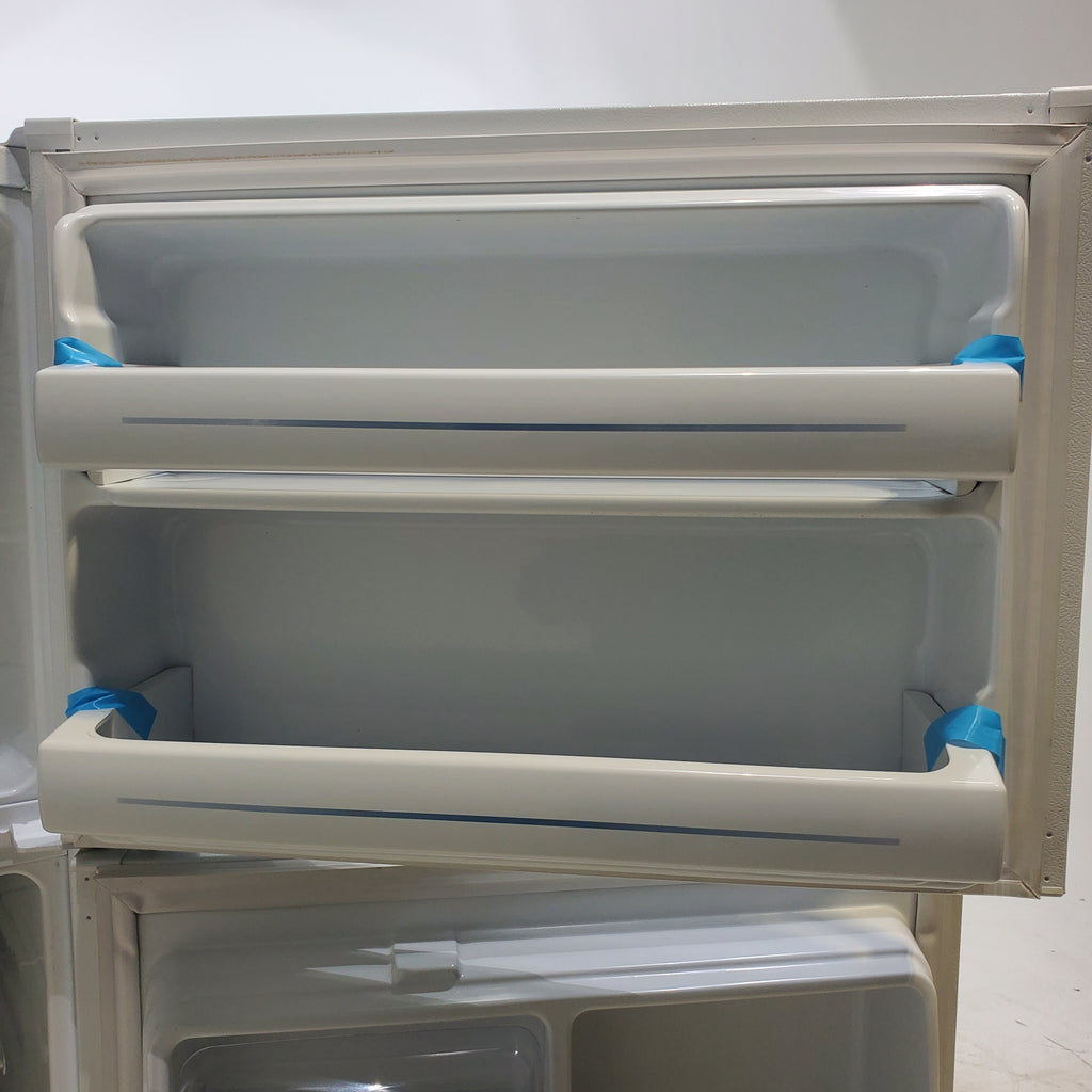 Pictures of White GE 18 cu. ft. Top Freezer Refrigerator with Reversible Hinges - Certified Refurbished - Neu Appliance Outlet - Discount Appliance Outlet in Austin, Tx