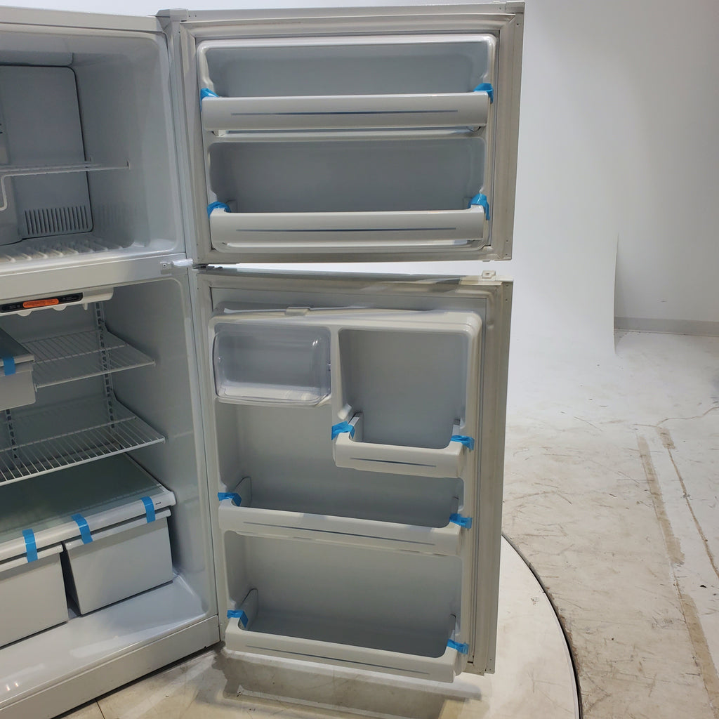 Pictures of White GE 18 cu. ft. Top Freezer Refrigerator with Reversible Hinges - Certified Refurbished - Neu Appliance Outlet - Discount Appliance Outlet in Austin, Tx