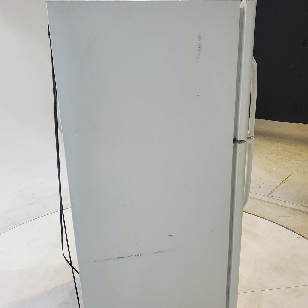 Pictures of White GE 18 cu. ft. Top Freezer Refrigerator with Reversible Hinges - Certified Refurbished - Neu Appliance Outlet - Discount Appliance Outlet in Austin, Tx