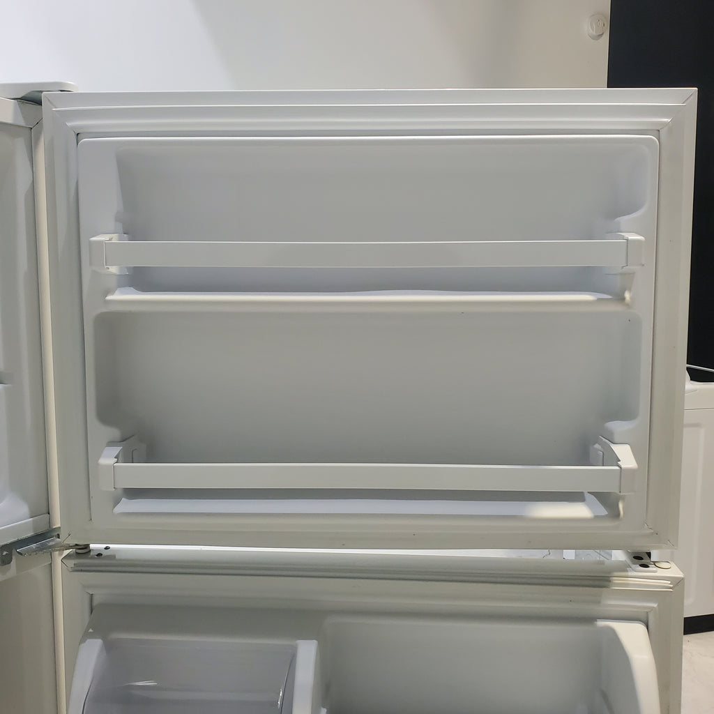 Pictures of 30 in. Wide White Whirlpool 18.2 cu. ft. Top Freezer Refrigerator with Icemaker - Certified Refurbished - Neu Appliance Outlet - Discount Appliance Outlet in Austin, Tx