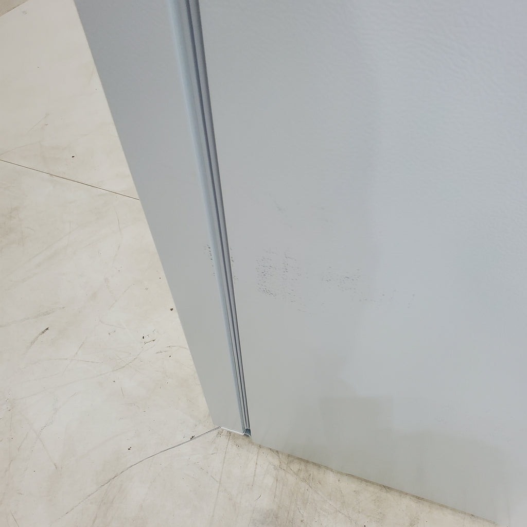 Pictures of White ENERGY STAR Midea 18.1 cu. ft. Top Freezer Refrigerator with Reversible Door - Scratch & Dent - Minor - Neu Appliance Outlet - Discount Appliance Outlet in Austin, Tx