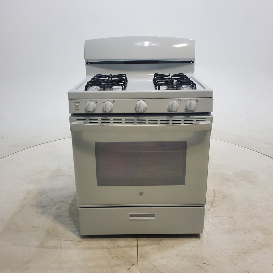 White GE 4.8 cu. ft. Freestanding 4 Burner Gas Range with Front Control - Scratch & Dent - Moderate