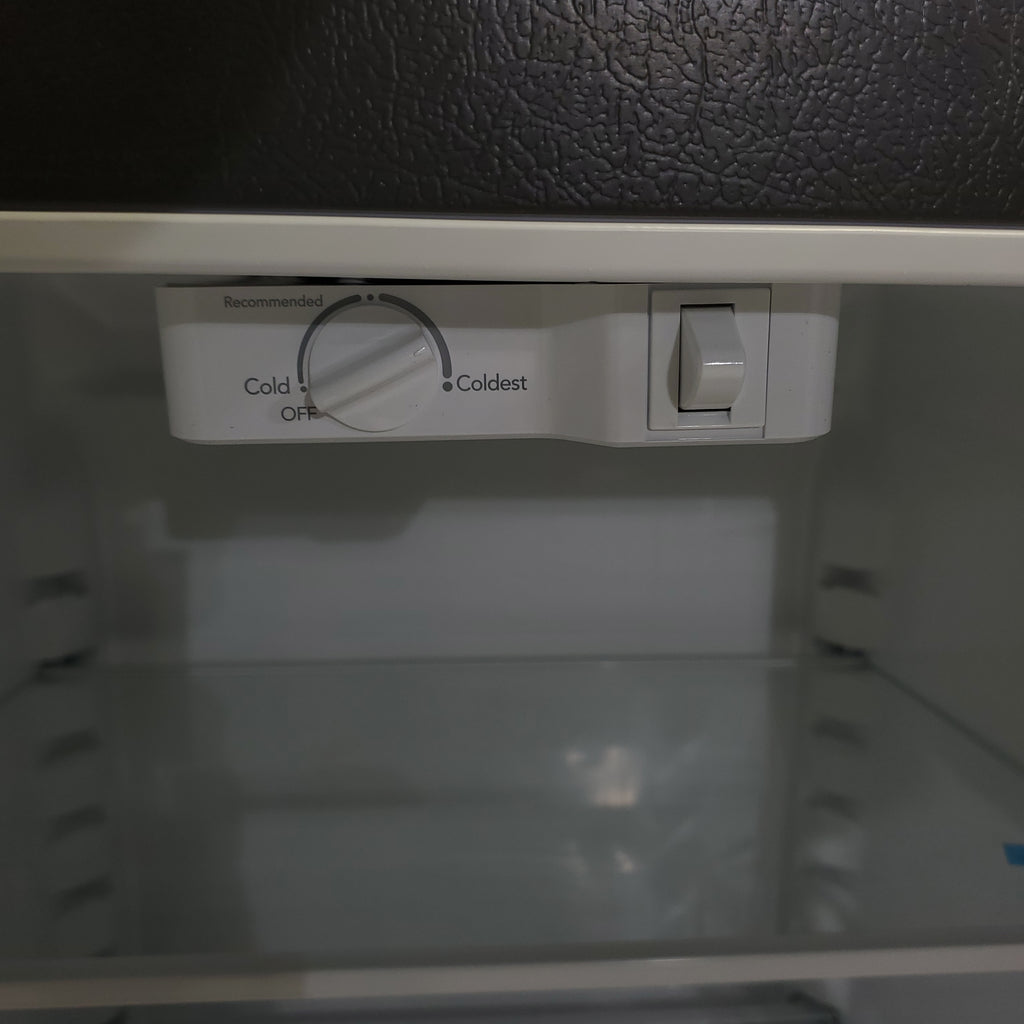 Pictures of 30" Wide EasyCare Stainless Steel Frigidaire 20.0 cu. ft. Top Freezer Refrigerator with EvepTemp Cooling System - Scratch & Dent - Minor - Neu Appliance Outlet - Discount Appliance Outlet in Austin, Tx