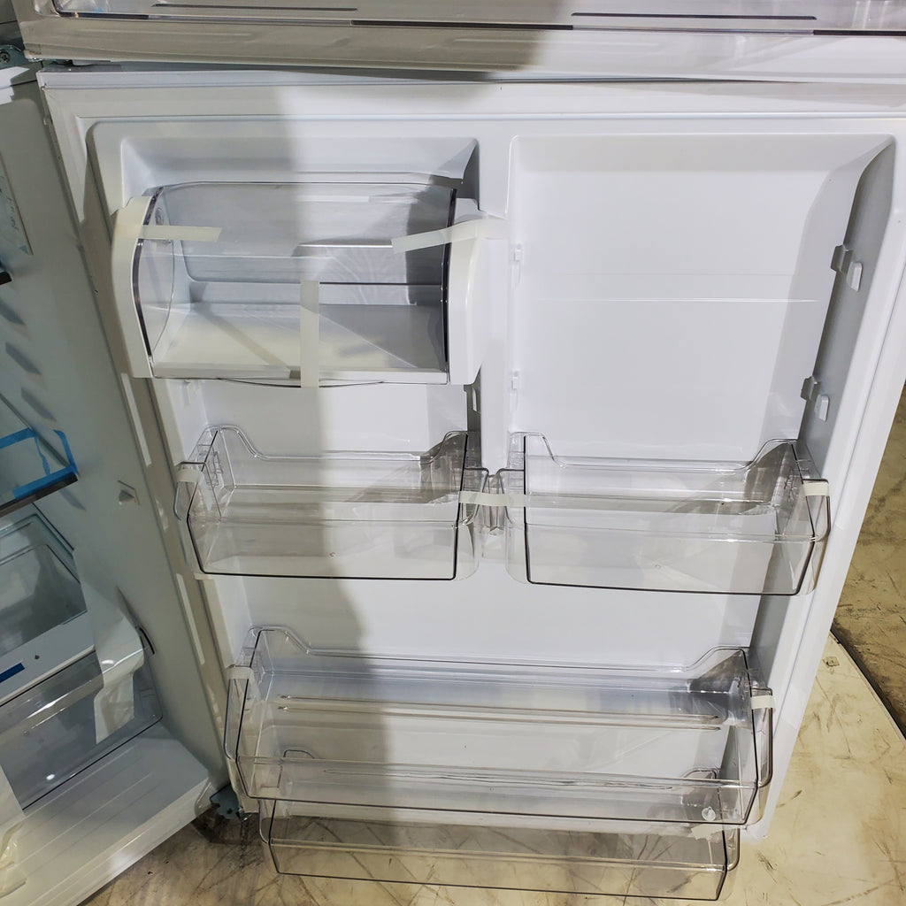 Pictures of White ENERGY STAR Midea 18.1 cu. ft. Top Freezer Refrigerator with Reversible Door - Scratch & Dent - Minor - Neu Appliance Outlet - Discount Appliance Outlet in Austin, Tx