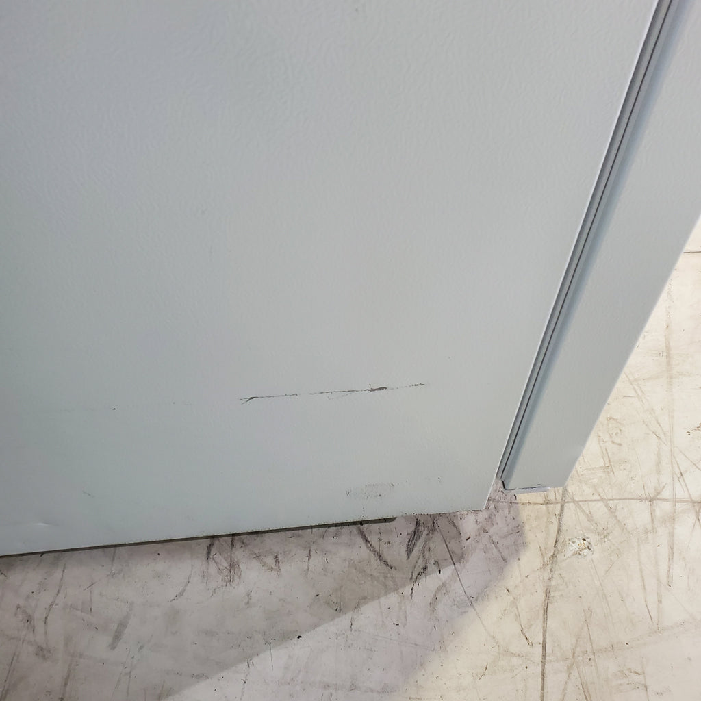 Pictures of White ENERGY STAR Midea 18.1 cu. ft. Top Freezer Refrigerator with Reversible Door - Scratch & Dent - Minor - Neu Appliance Outlet - Discount Appliance Outlet in Austin, Tx