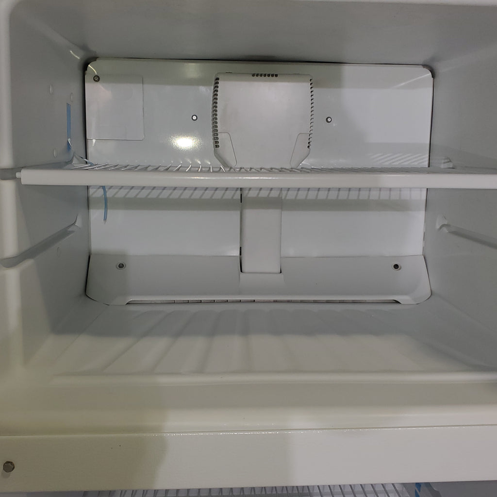 Pictures of 28" Wide White Whirlpool 14 cu ft Top Freezer and Bottom Refrigerator - Certified Refurbished - Neu Appliance Outlet - Discount Appliance Outlet in Austin, Tx