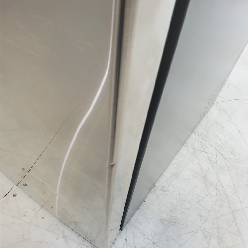 Pictures of 30 inch Wide Stainless Steel ENERGY STAR LG 20.2 cu. ft. Top Freezer Refrigerator with Reversible Door - Scratch and Dent - Minor - Neu Appliance Outlet - Discount Appliance Outlet in Austin, Tx