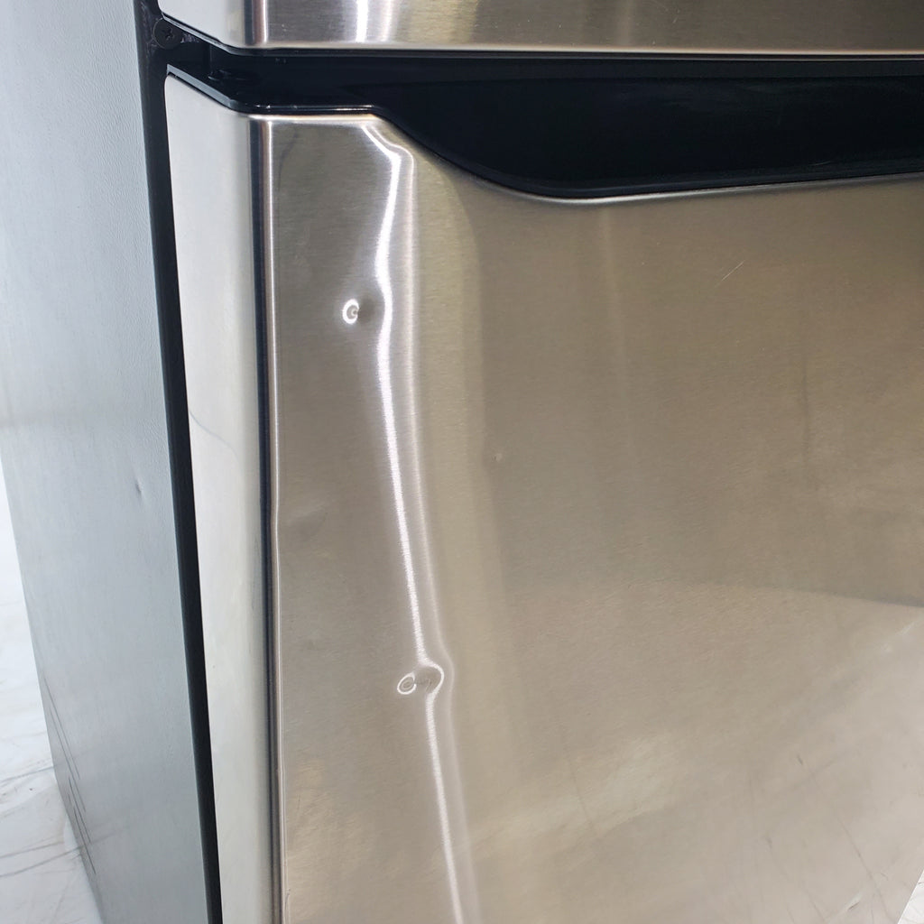 Pictures of 30 inch Wide Stainless Steel ENERGY STAR LG 20.2 cu. ft. Top Freezer Refrigerator with Reversible Door - Scratch and Dent - Minor - Neu Appliance Outlet - Discount Appliance Outlet in Austin, Tx