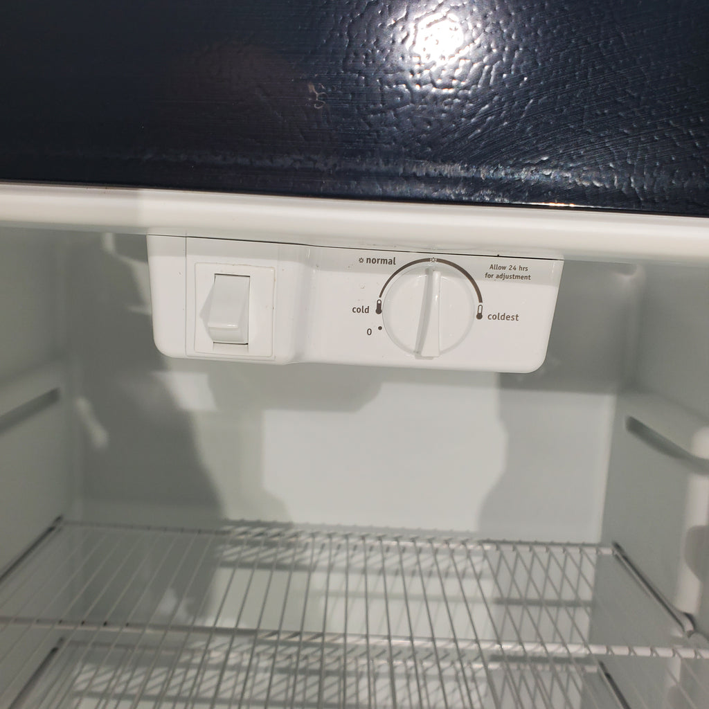 Pictures of 30" Wide Frigidaire 18 cu ft Black Top Freezer and Bottom Refrigerator with Store-More Humidity Controlled Crisper Drawers - Certified Refurbished - Neu Appliance Outlet - Discount Appliance Outlet in Austin, Tx