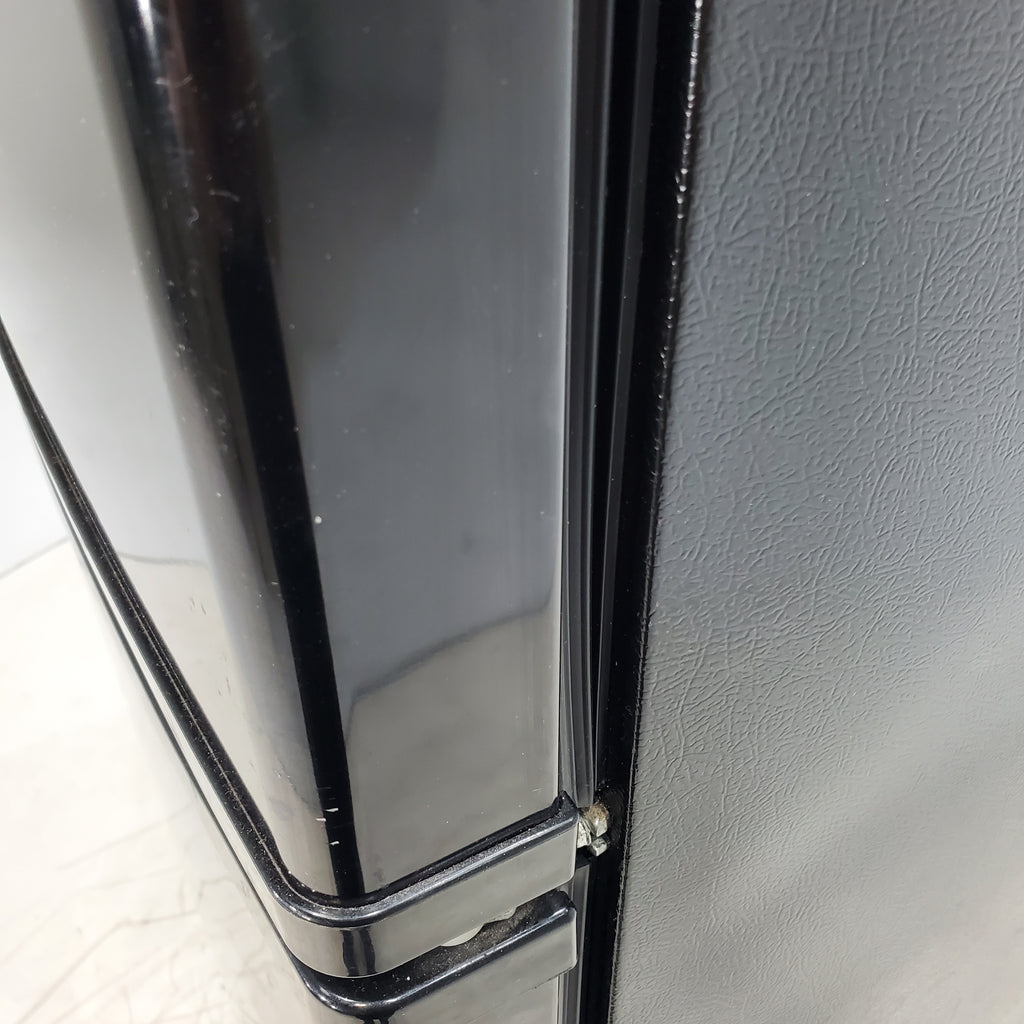 Pictures of 28" Wide Whirlpool Black ENERGY STAR17.5 cu ft Top - Freezer Refrigerator with Automatic Defrost System - Certified Refurbished - Neu Appliance Outlet - Discount Appliance Outlet in Austin, Tx