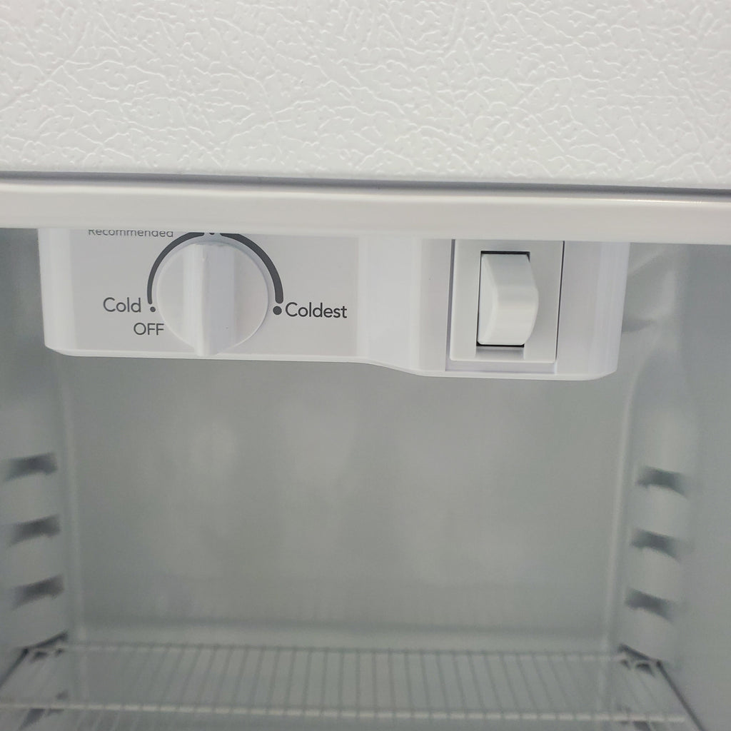 Pictures of White Frigidaire 18.3 cu. ft. Top Freezer Refrigerator with Garage-Ready Design - Scratch & Dent - Minor - Neu Appliance Outlet - Discount Appliance Outlet in Austin, Tx