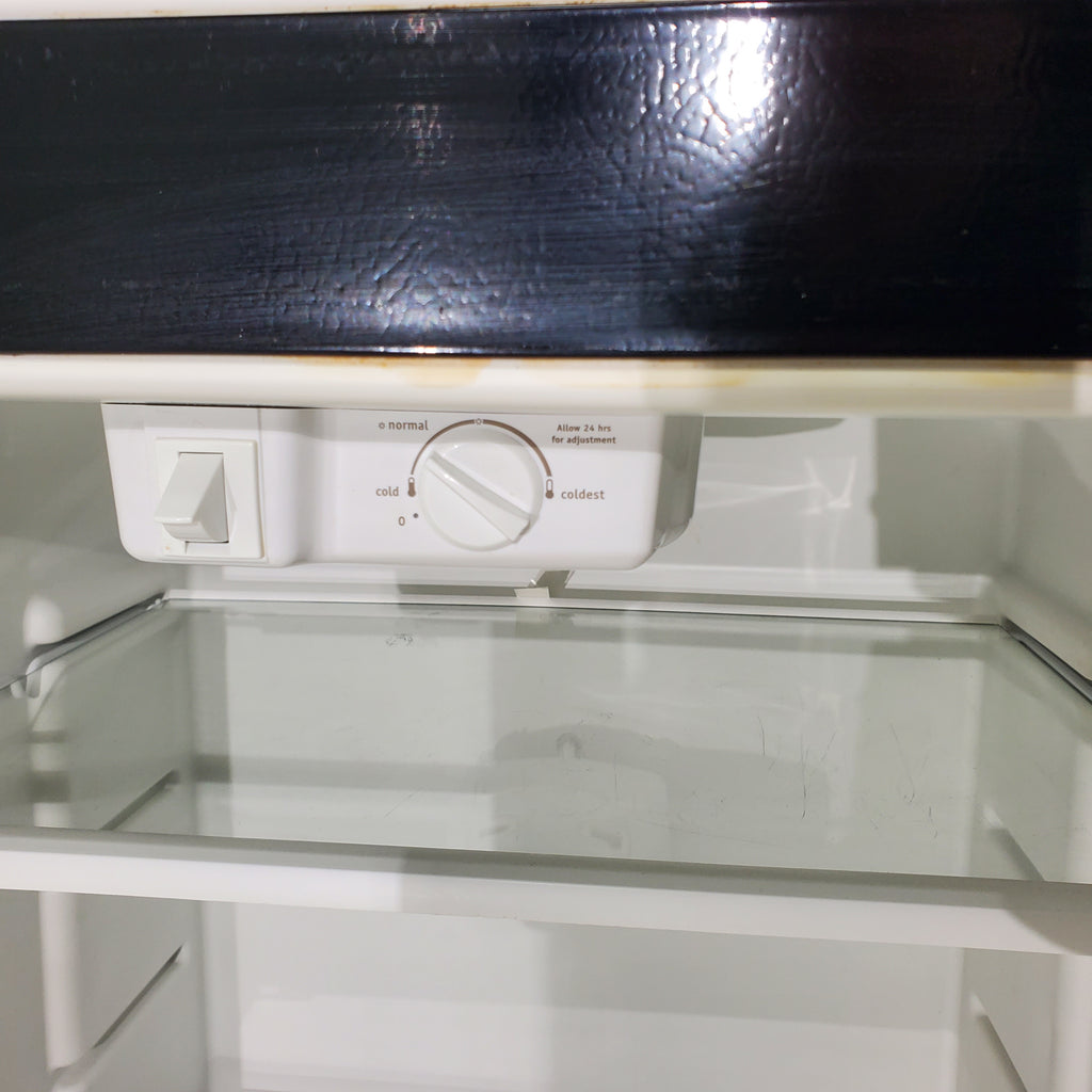 Pictures of 30" Wide Frigidaire Black 18 cu ft  Top and Bottom Refrigerator with Adjustable Shelving and Ice Maker - Certified Refurbished - Neu Appliance Outlet - Discount Appliance Outlet in Austin, Tx