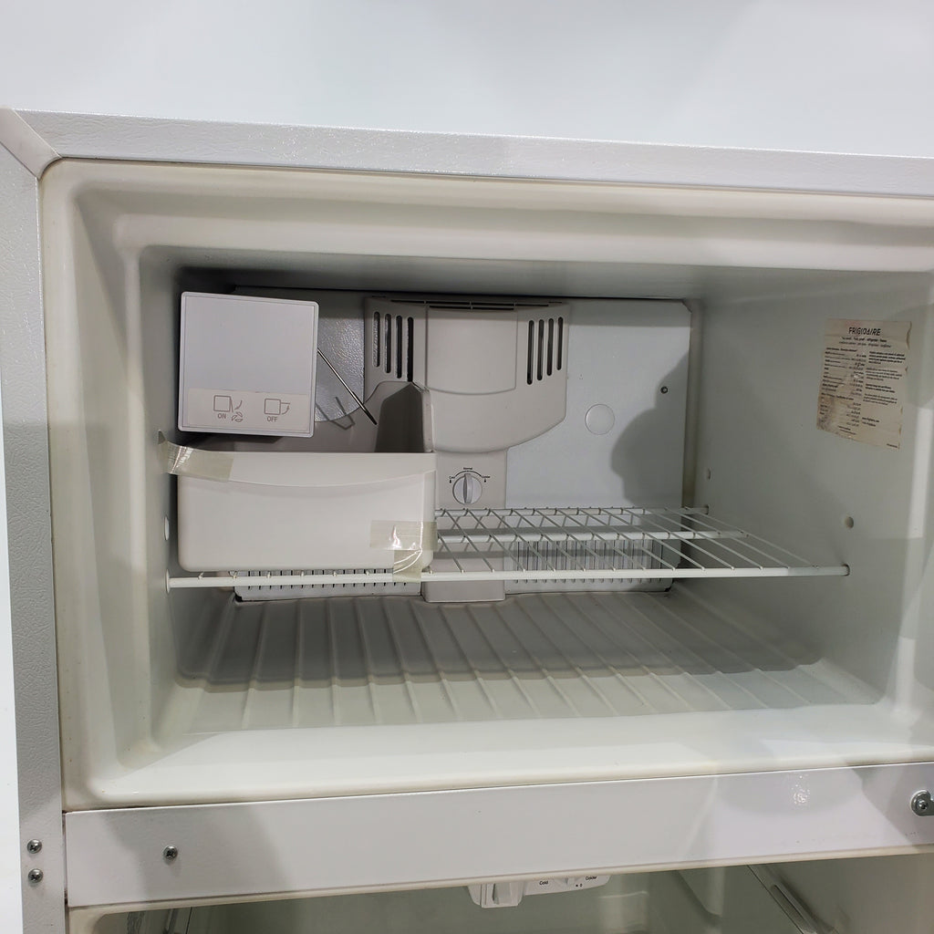 Pictures of 30" Wide Frigidaire White 18 cu ft  Top and Bottom Refrigerator with Adjustable Shelving and Ice Maker - Certified Refurbished - Neu Appliance Outlet - Discount Appliance Outlet in Austin, Tx