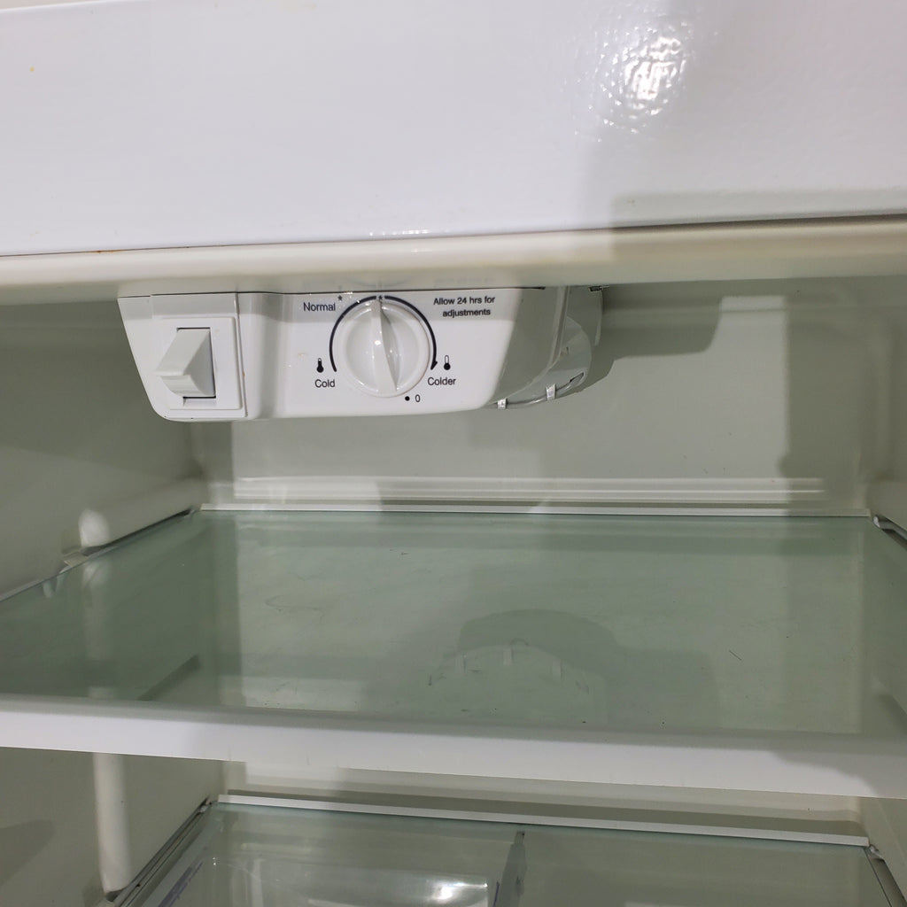 Pictures of 30" Wide Frigidaire White 18 cu ft  Top and Bottom Refrigerator with Adjustable Shelving and Ice Maker - Certified Refurbished - Neu Appliance Outlet - Discount Appliance Outlet in Austin, Tx