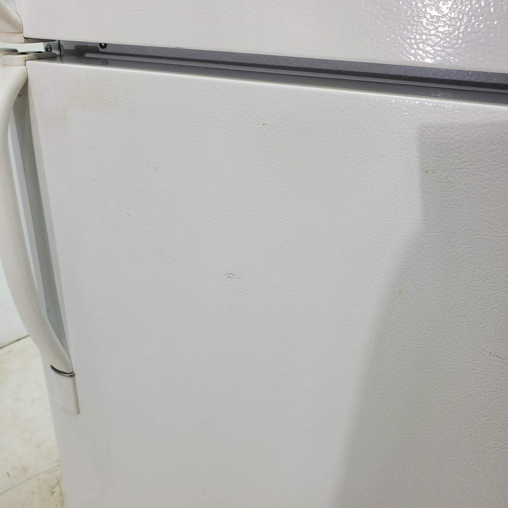 Pictures of 30" Wide Frigidaire White 18 cu ft  Top and Bottom Refrigerator with Adjustable Shelving and Ice Maker - Certified Refurbished - Neu Appliance Outlet - Discount Appliance Outlet in Austin, Tx