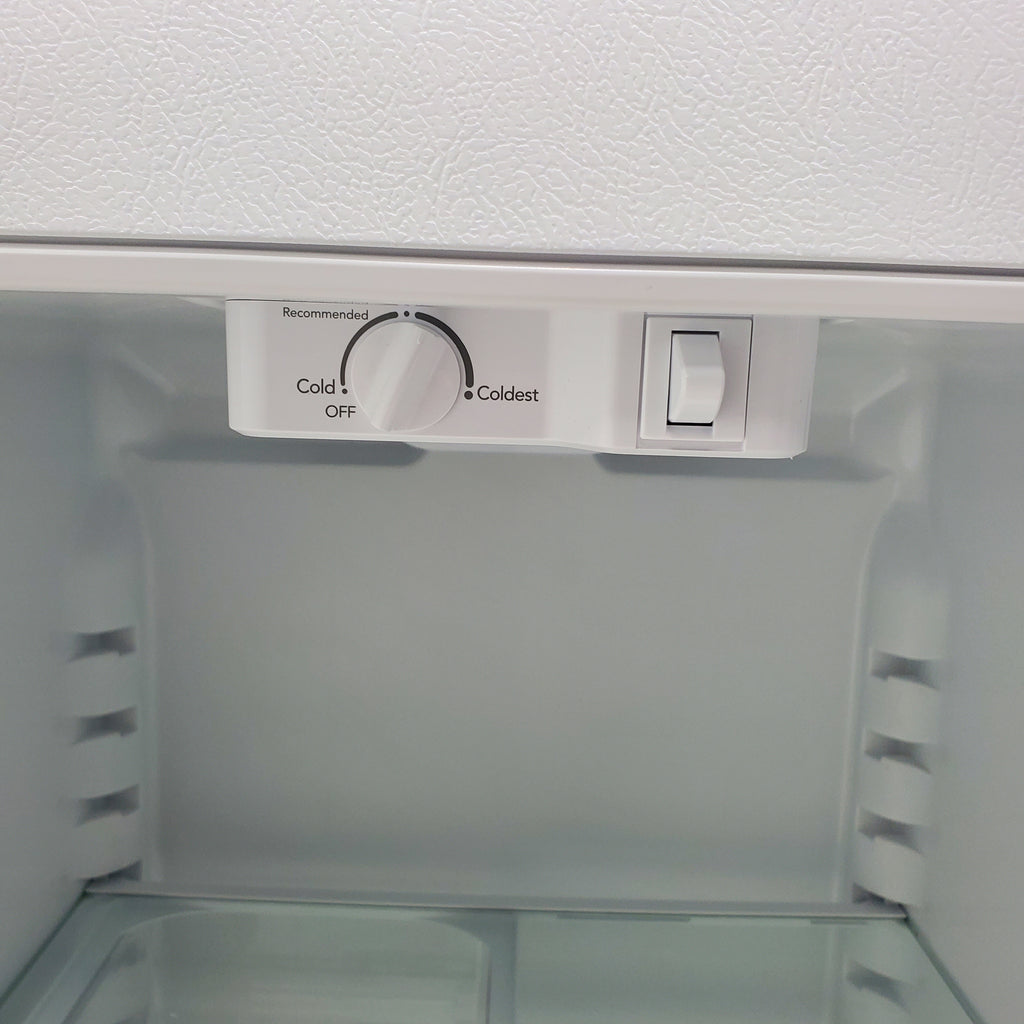 Pictures of 30 in. Width White Frigidaire 18.3 cu. ft. Top Freezer Refrigerator with EvenTemp Cooling System - Certified Refurbished - Neu Appliance Outlet - Discount Appliance Outlet in Austin, Tx