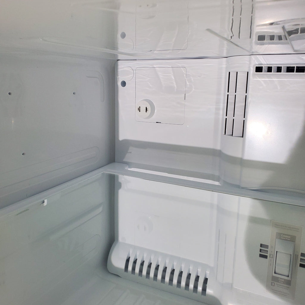 Pictures of 33" Wide 24 cu ft Top Freezer Refrigerator with Internal Water Dispenser and LED Lighting - Scratch & Dent - Minor - Neu Appliance Outlet - Discount Appliance Outlet in Austin, Tx