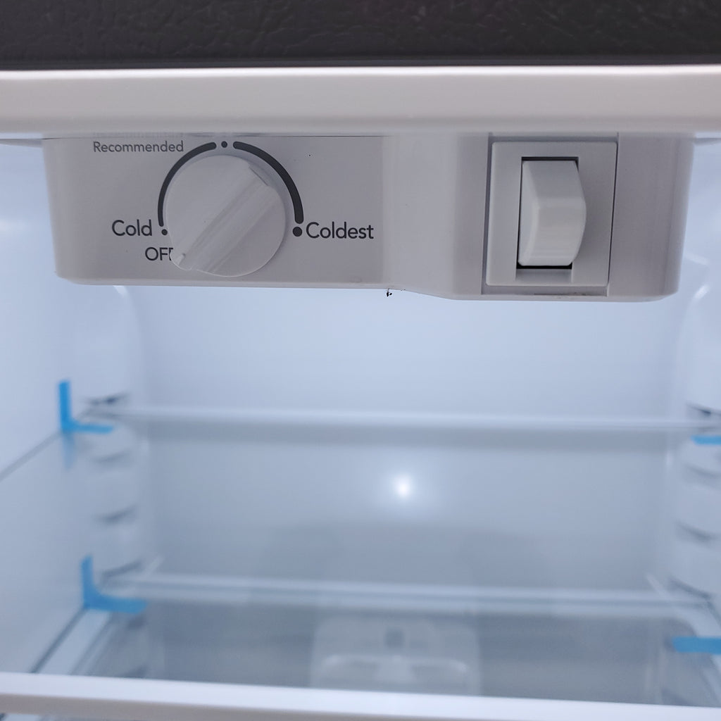 Pictures of 30 in. Wide EasyCare Stainless Steel Frigidaire 20.0 cu. ft. Top Freezer Refrigerator with EvepTemp Cooling System and Ice Maker- Scratch & Dent - Minor - Neu Appliance Outlet - Discount Appliance Outlet in Austin, Tx