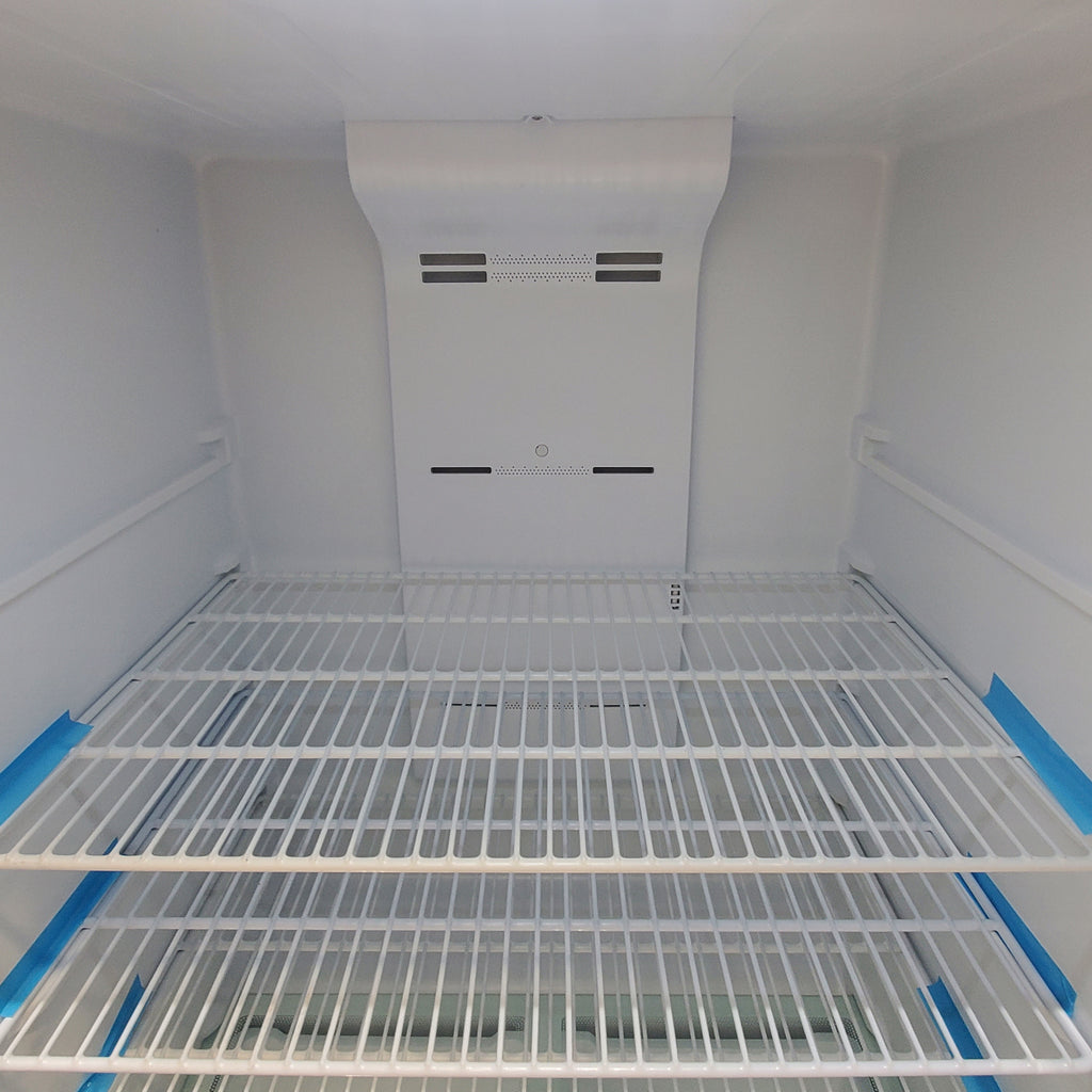 Pictures of 30" Wide Hisense White 18-cu ft Top-Freezer Refrigerator with Adjustable gallon-size door bins - Scratch & Dent - Moderate - Neu Appliance Outlet - Discount Appliance Outlet in Austin, Tx