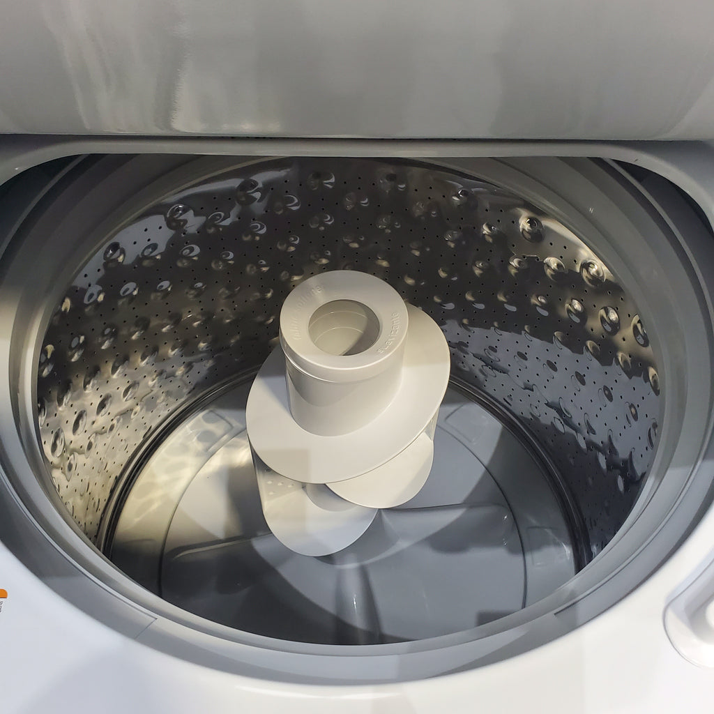 Pictures of GE 3.8 cu. ft. Laundry Center Washer and 5.9 cu. ft. Gas Dryer with Electro-Mechanical Rotary Dial Controls GUD27GSSMWW - Scratch & Dent - Minor - Neu Appliance Outlet - Discount Appliance Outlet in Austin, Tx
