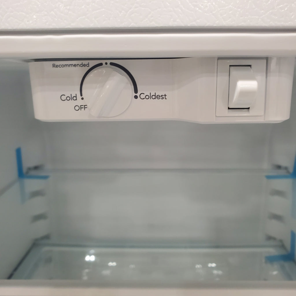 Pictures of Frigidaire White 20 Cu. Ft. Garage Ready Top Freezer Refrigerator With Ice Maker Installed FFTR2045VW - Scratch & Dent - Minor - Neu Appliance Outlet - Discount Appliance Outlet in Austin, Tx