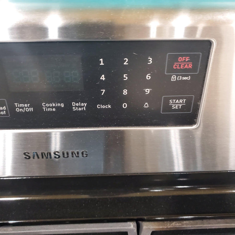 Samsung Stainless Steel 5.8 cu. ft. Freestanding Gas Range with Convection and Self Cleaning NX58H5600SS - Certified Refurbished