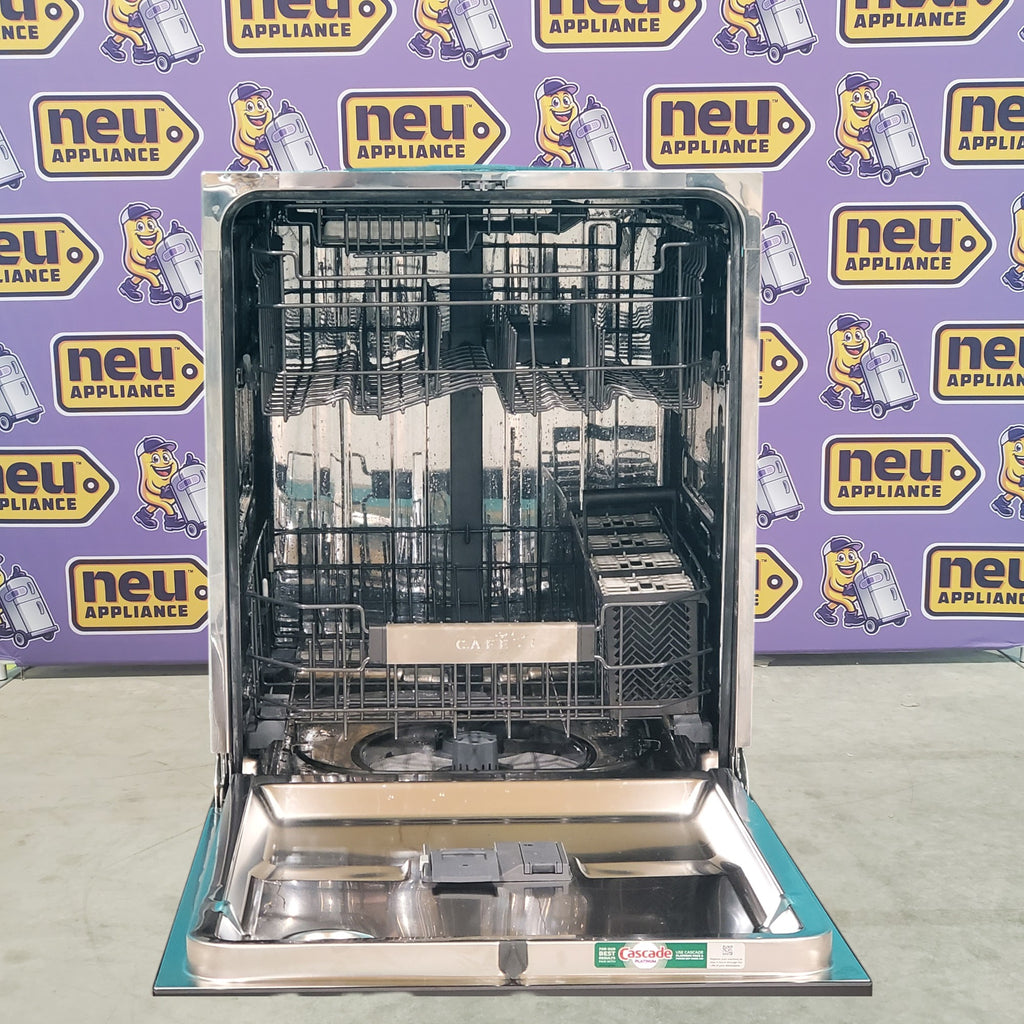 Pictures of GE Café™ CustomFit ENERGY STAR Stainless Interior 42 dBA Dishwasher with Ultra Wash & Dry CDT828P2VS1 - Scratch & Dent - Moderate - Neu Appliance Outlet - Discount Appliance Outlet in Austin, Tx