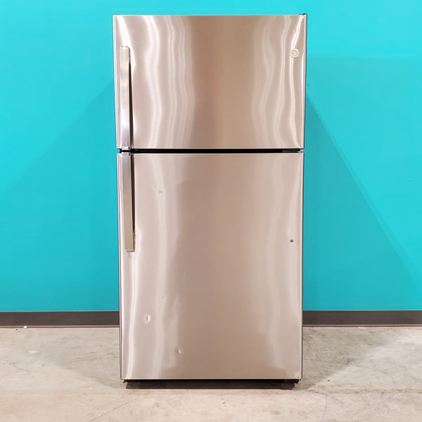 Fingerprint Stainless Steel GE 21.9 cu. ft. Top Freezer Refrigerator with Garage Ready Technology GTS22KYNCRFS - Scratch & Dent - Minor