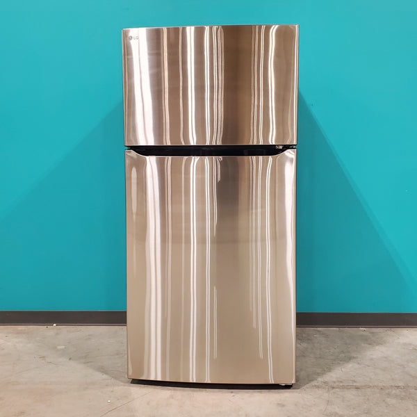 33" Wide 24 cu ft Top Freezer Refrigerator with Internal Water Dispenser and LED Lighting LRTLS2403S - Scratch & Dent - Minor