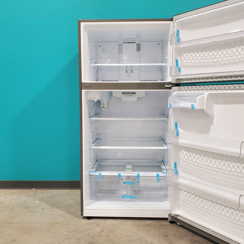 Pictures of 33" Wide 24 cu ft Top Freezer Refrigerator with Internal Water Dispenser and LED Lighting LRTLS2403S - Scratch & Dent - Minor - Neu Appliance Outlet - Discount Appliance Outlet in Austin, Tx