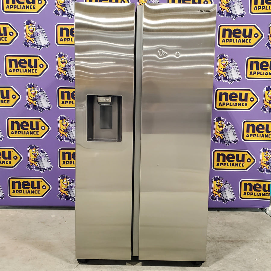 Fingerprint Resistant Stainless Steel ENERGY STAR Samsung 27.4 cu. ft. Side by Side Refrigerator with Exterior Water and Ice Dispenser RS27T5200SR - Scratch & Dent - Minor