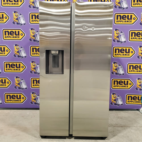 Fingerprint Resistant Stainless Steel ENERGY STAR Samsung 27.4 cu. ft. Side by Side Refrigerator with Exterior Water and Ice Dispenser RS27T5200SR - Scratch & Dent - Minor