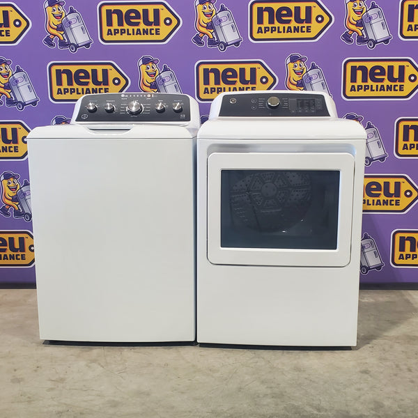 GE White Top Load 4.5 Cu. Ft. Washer with Stainless Steel Basket GTW485ASWWB - Open Box and GE White Electric 7.4. Cu. Ft. Dryer with Sensor Dry GTD58EBSVWS - Scratch and Dent (Minor)