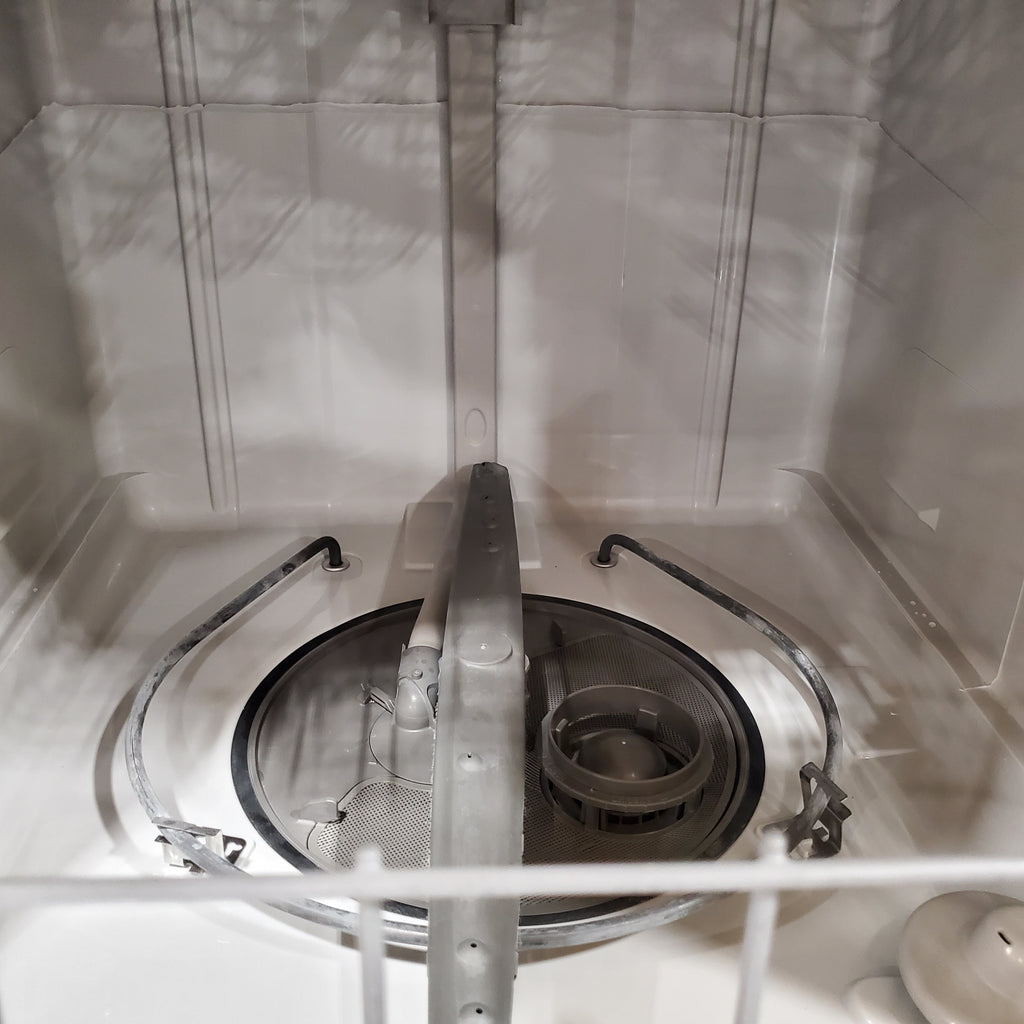 Pictures of Whirlpool Built-In Tall Tub Dishwasher in Monochromatic Stainless Steel with Extended Soak Cycle - 18SD022 - WDT531HAPM - Scratch & Dent (Minor) - Neu Appliance Outlet - Discount Appliance Outlet in Austin, Tx