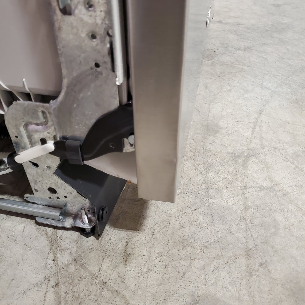 Pictures of Whirlpool Built-In Tall Tub Dishwasher in Monochromatic Stainless Steel with Extended Soak Cycle - 18SD022 - WDT531HAPM - Scratch & Dent (Minor) - Neu Appliance Outlet - Discount Appliance Outlet in Austin, Tx