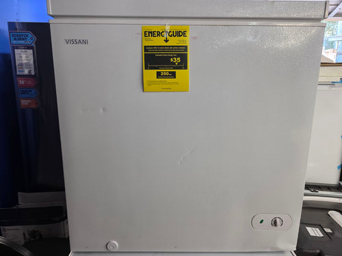 Vissani 7.0 cu. ft. Manual Defrost Chest Freezer with LED Light in White, Garage Ready S178 - HMCF7W5 - Scratch & Dent (Minor)