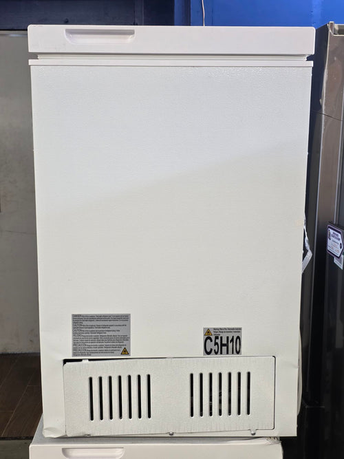 Vissani 7.0 cu. ft. Manual Defrost Chest Freezer with LED Light in White, Garage Ready S178 - HMCF7W5 - Scratch & Dent (Minor)