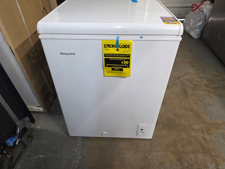 Hotpoint 4.9-cu ft Chest Freezer Convertible to Refrigerator in White S116 - HCM5QWWW - Scratch & Dent (Minor)