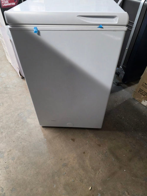 Hotpoint 4.9-cu ft Chest Freezer Convertible to Refrigerator in White S116 - HCM5QWWW - Scratch & Dent (Minor)