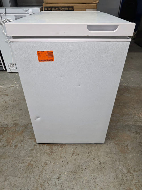 Vissani 7.0 cu. ft. Manual Defrost Chest Freezer with LED Light in White, Garage Ready S164 - HMCF7W5 - Scratch & Dent (Minor)