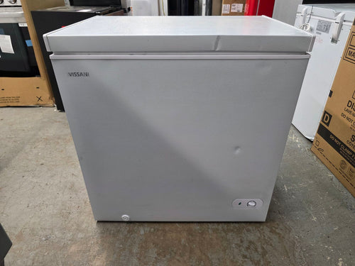 Vissani 7.0 cu. ft. Manual Defrost Chest Freezer with LED Light in White, Garage Ready S164 - HMCF7W5 - Scratch & Dent (Minor)